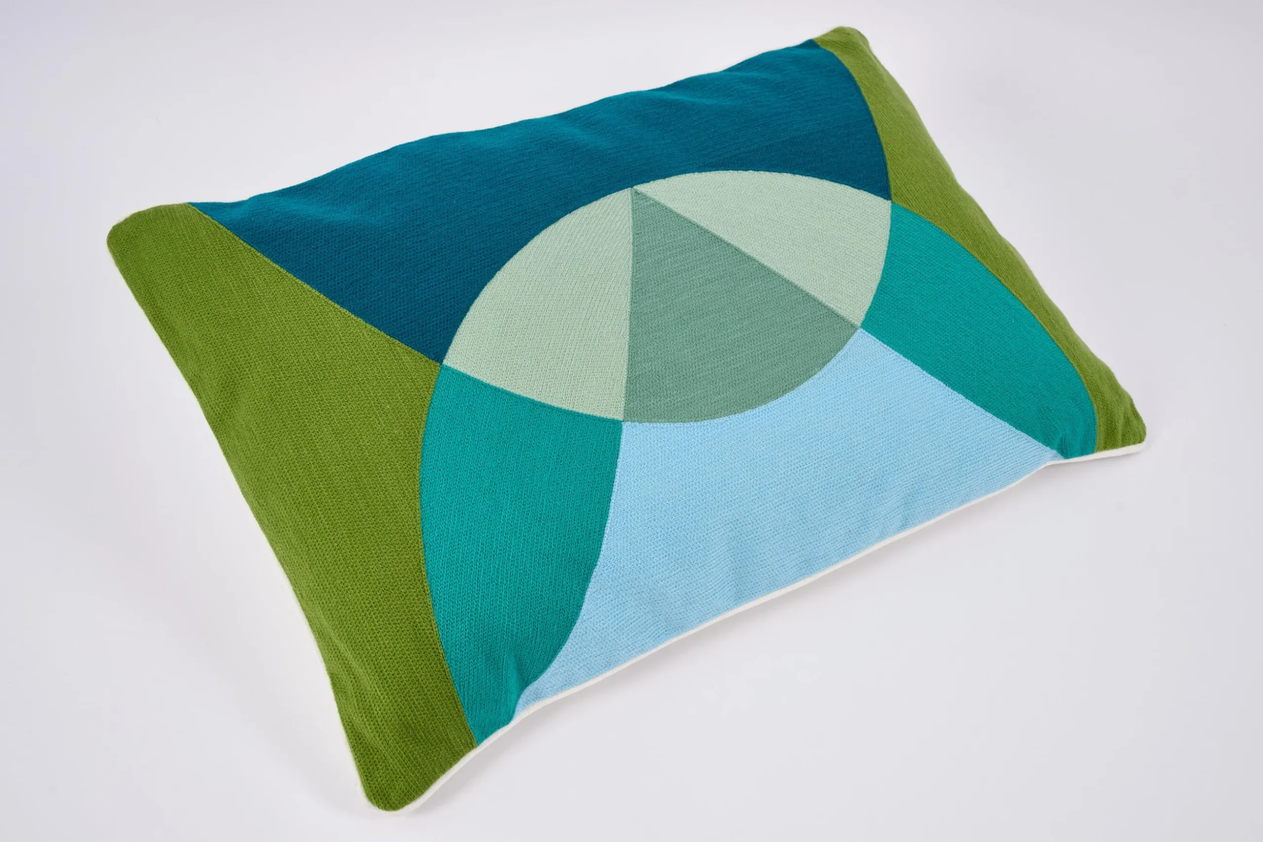Athos, Cushion