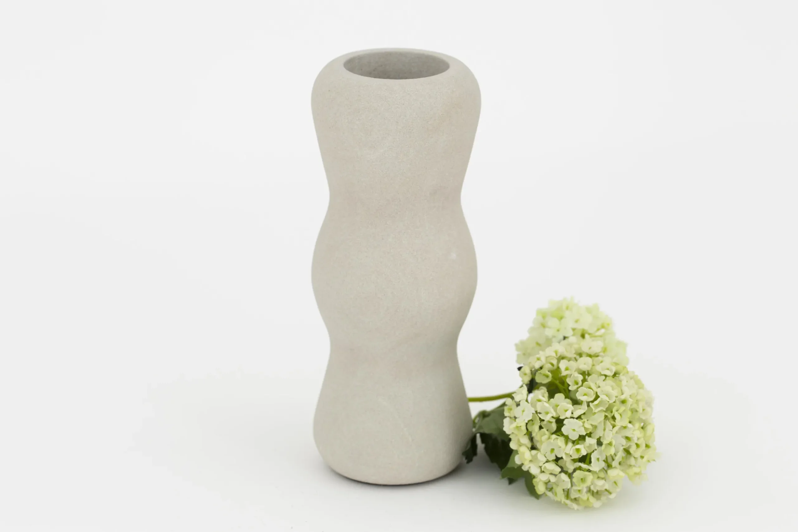Ayno, Vase, Sandstone