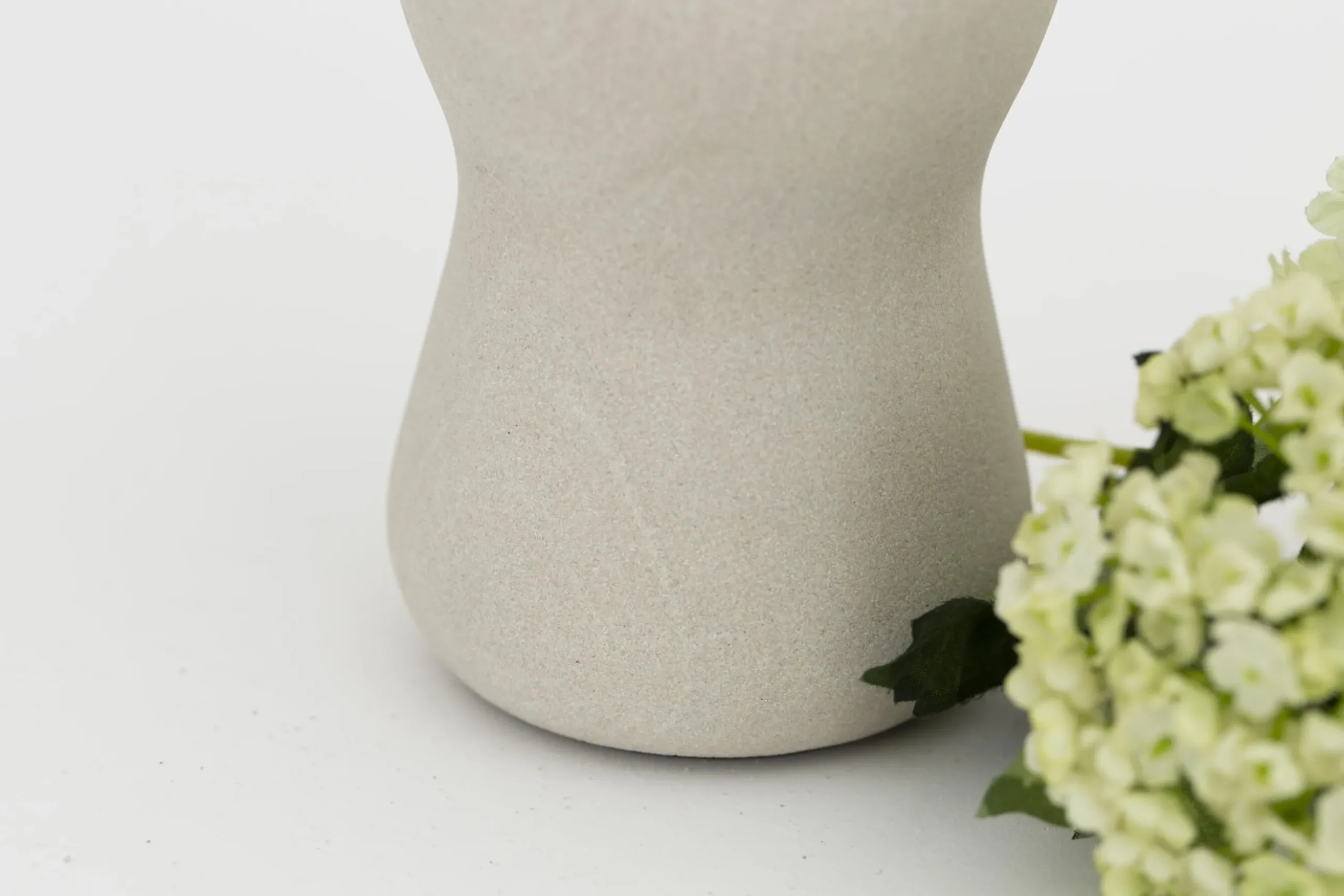 Ayno, Vase, Sandstone