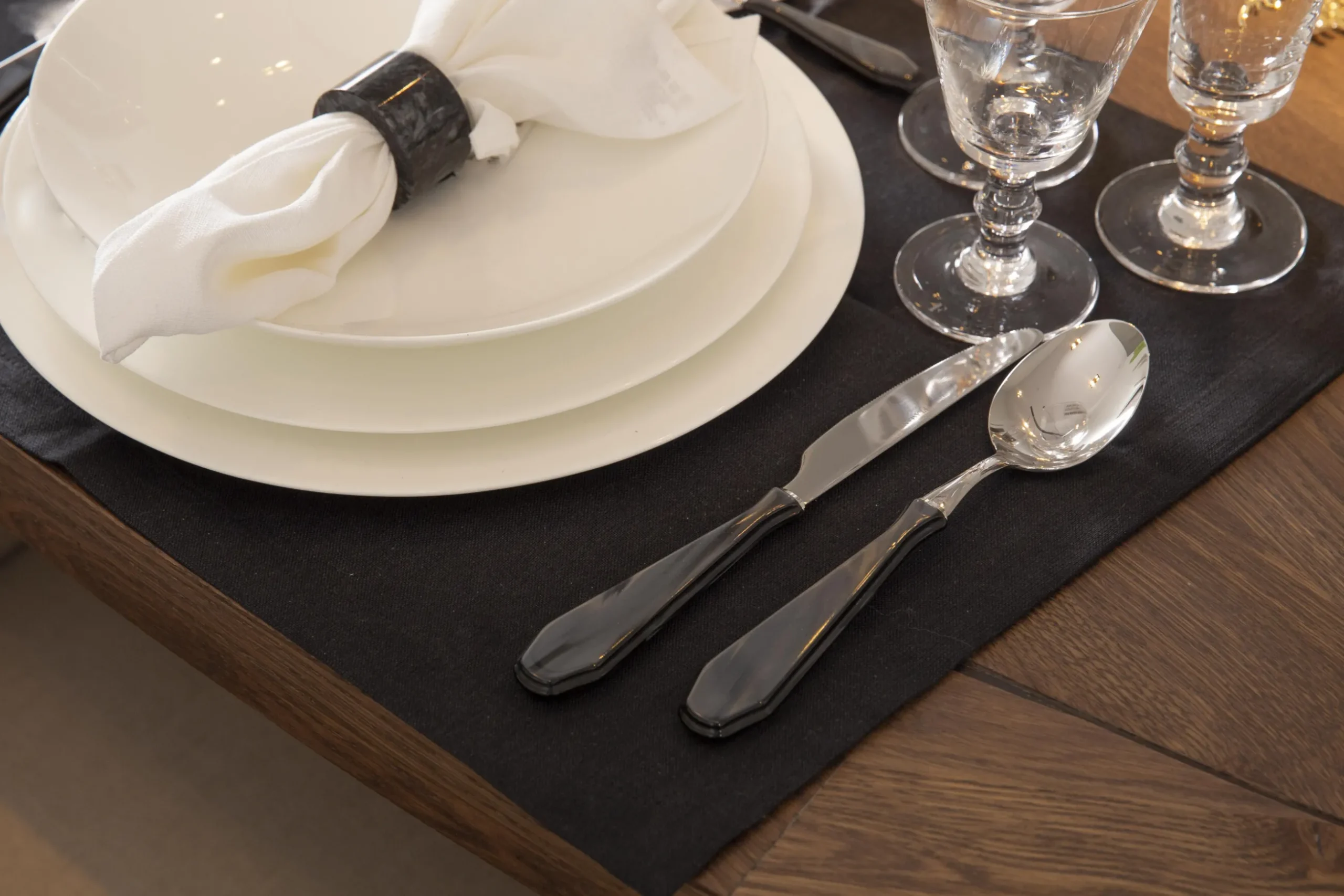 Coline, Table Knife