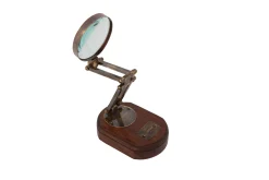 Derick, Magnifying Glass, On Foot