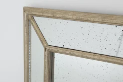 Hariuz, Mirror