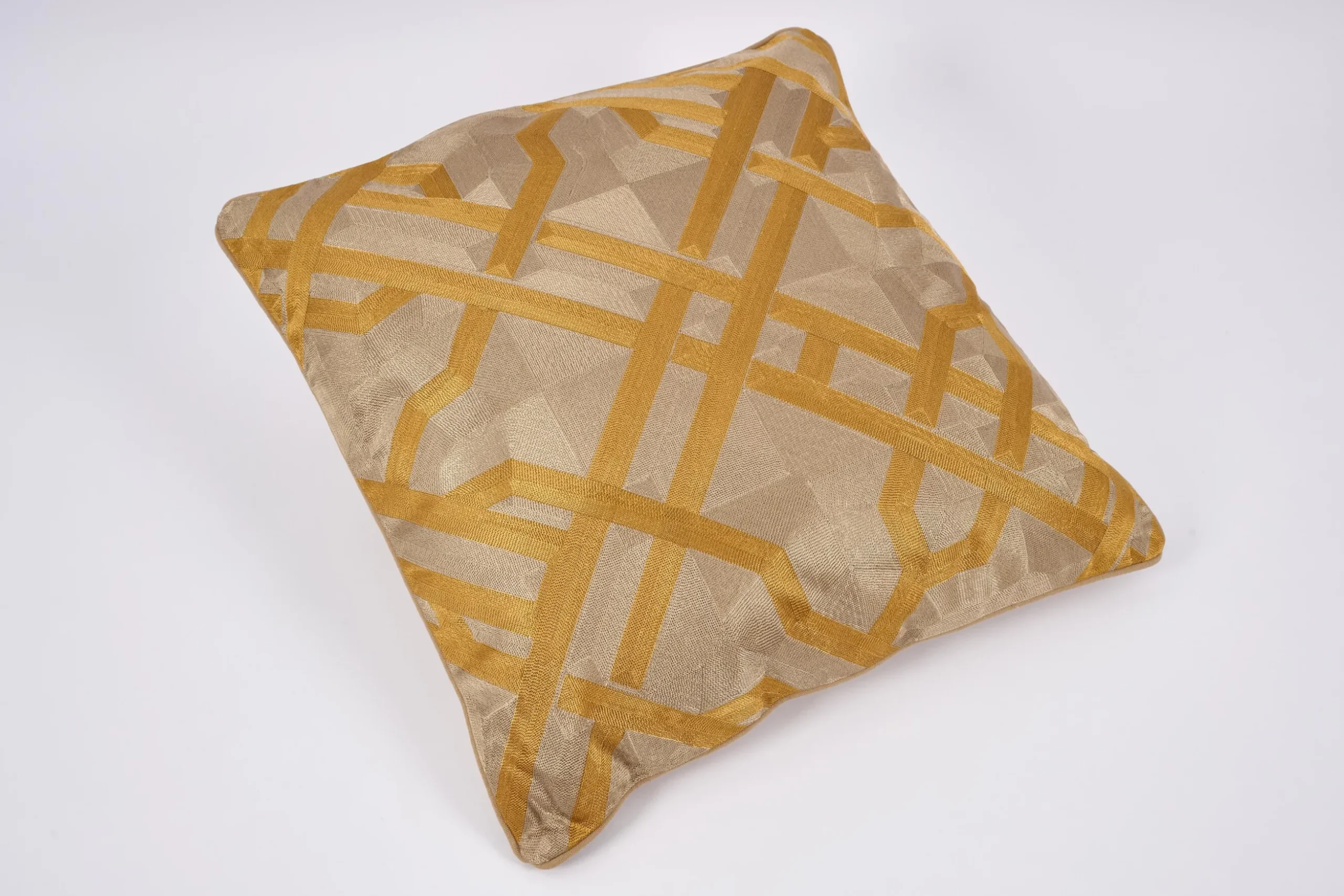 Levi, Cushion