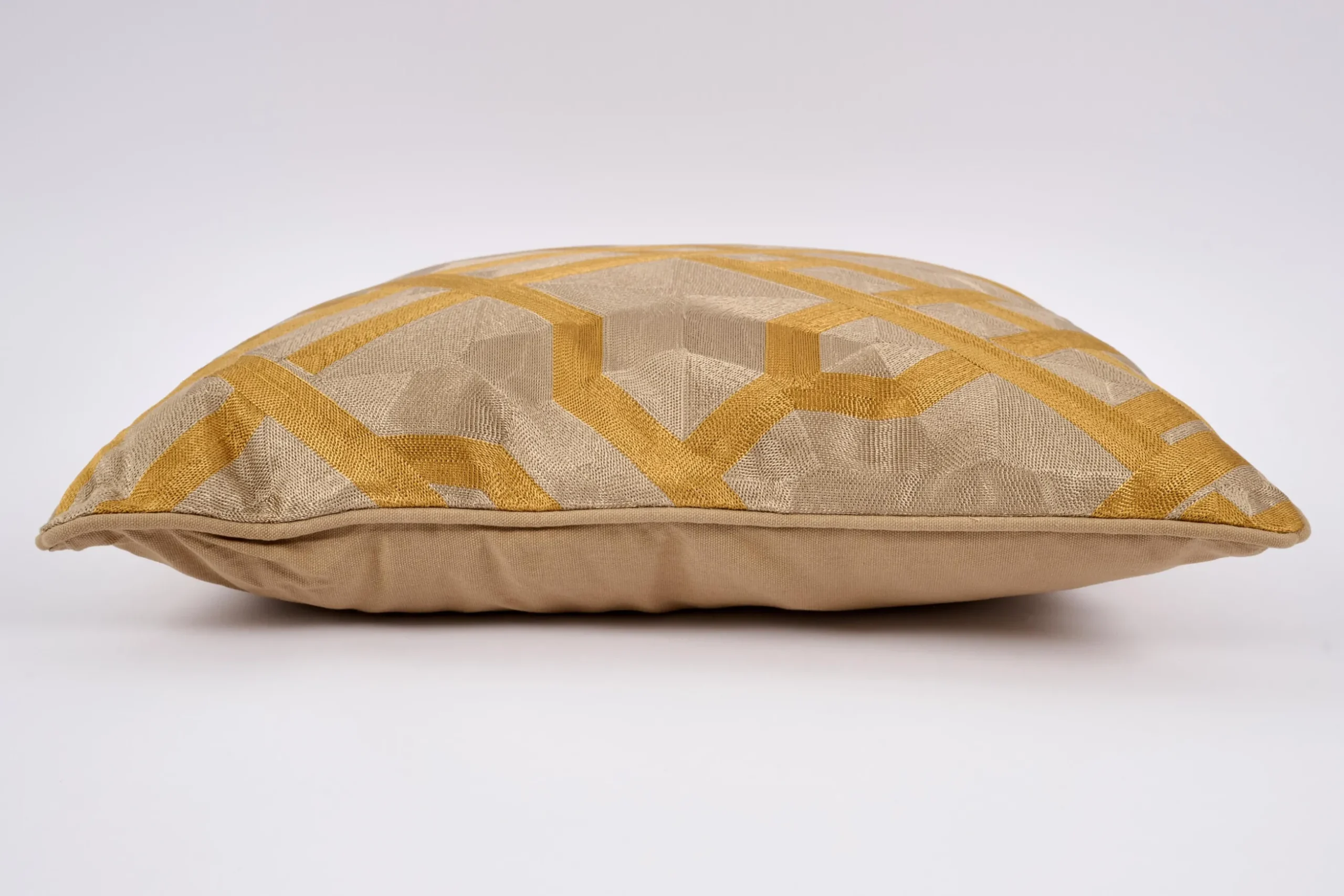 Levi, Cushion
