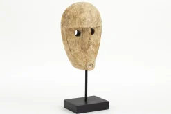 Lilli, Mask, On Foot