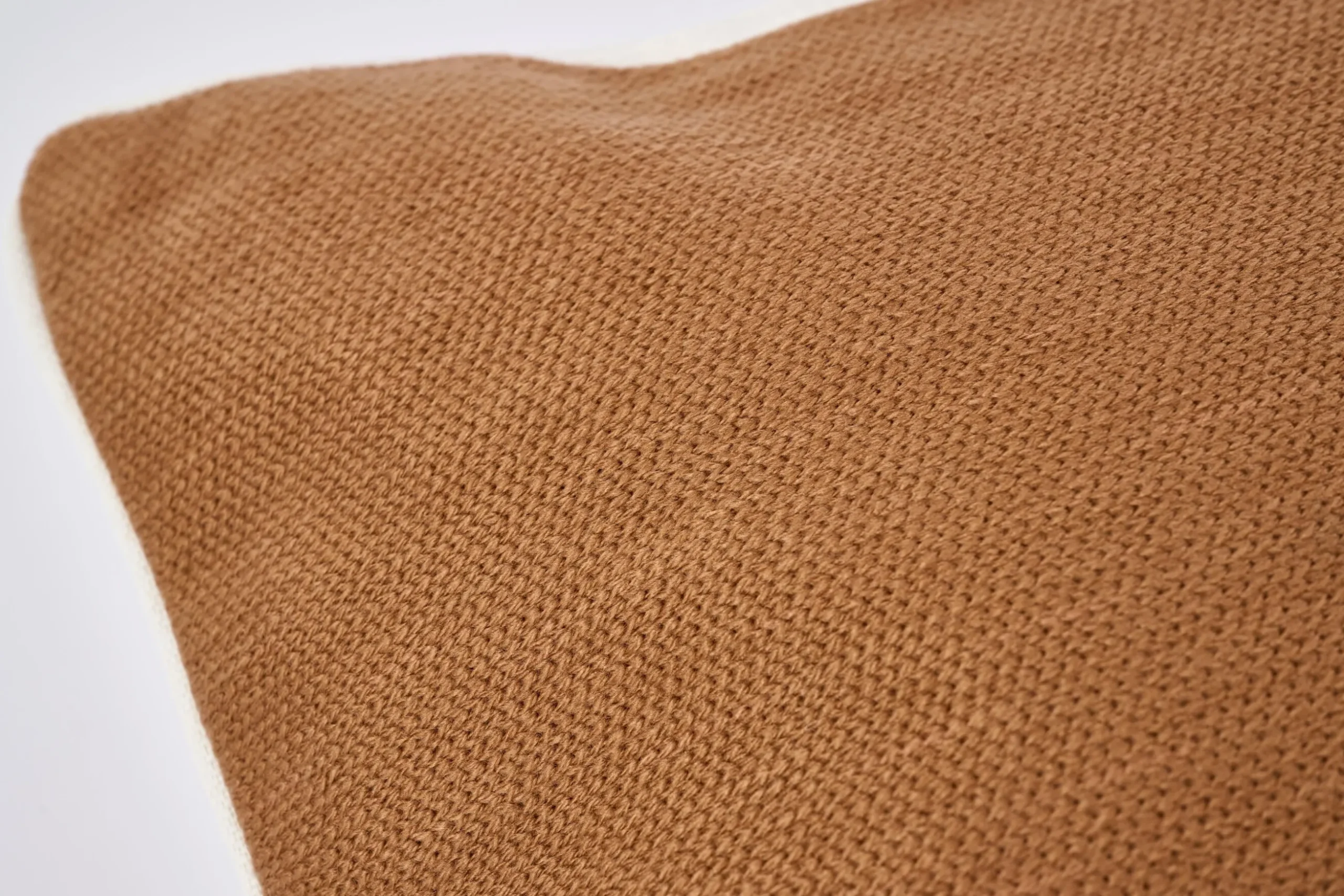Solomon, Cushion